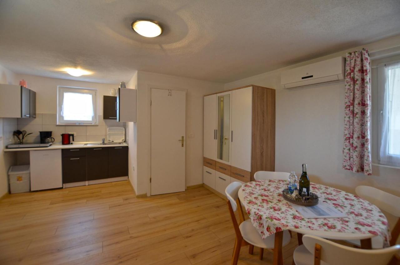 Bavica Apartments 罗维尼 外观 照片